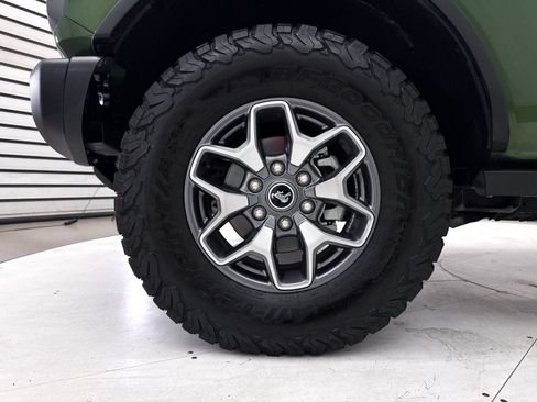 Used 2025 Ford Bronco Badlands AWD/4WD image 16