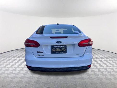 Used 2018 Ford Focus SE w/ SE Appearance Package image 6