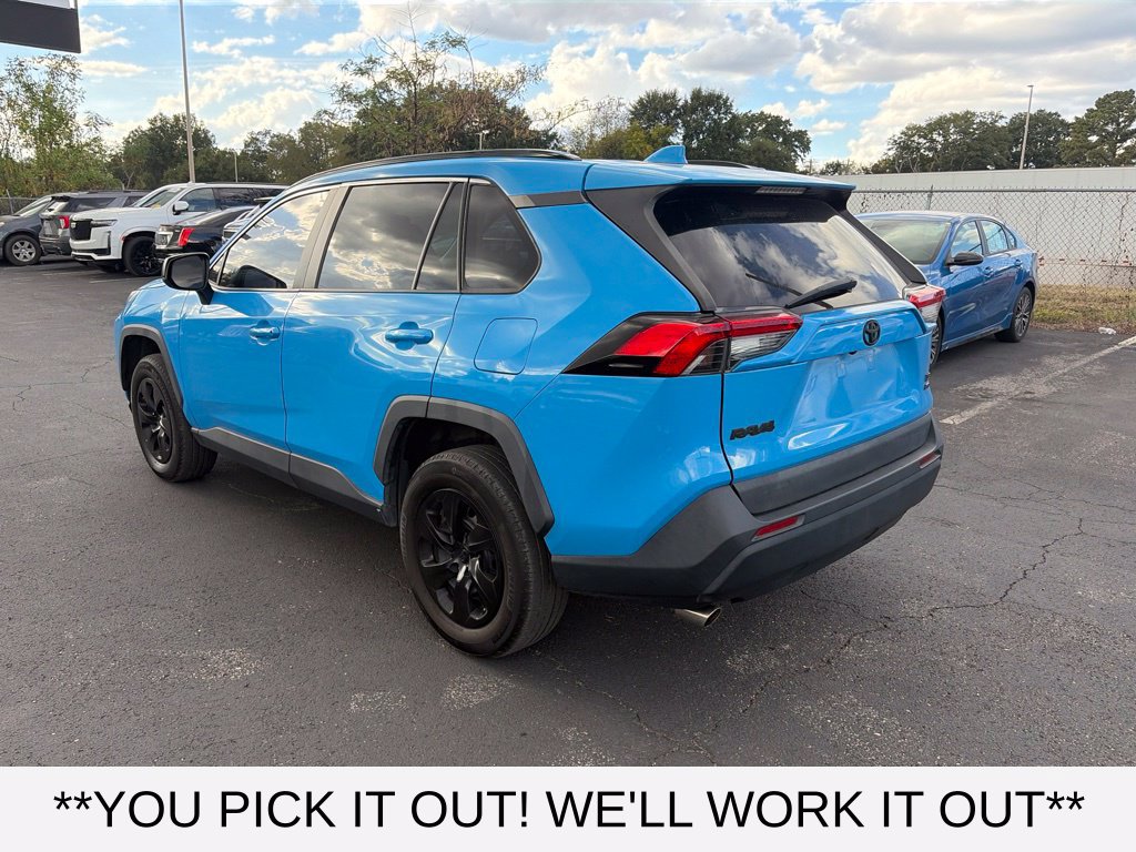 Used 2021 Toyota RAV4 LE w/ Carpet Mat Package (TMS) AWD/4WD image 4