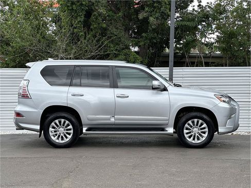 Used 2016 Lexus GX 460 w/ Premium Package AWD/4WD image 9