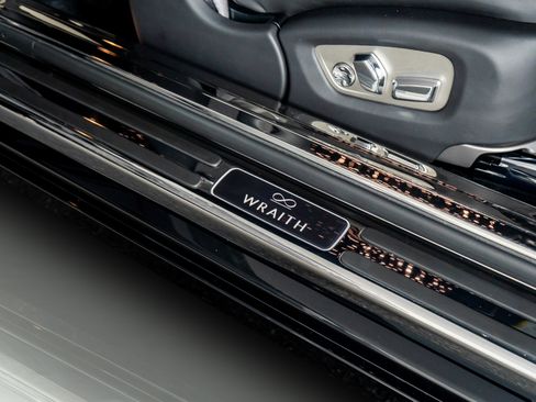 Used 2020 Rolls-Royce Wraith RWD image 32