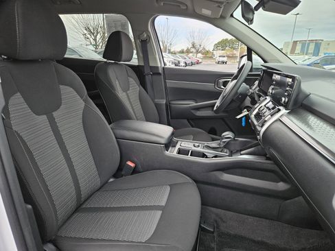 Used 2023 Kia Sorento LX image 20