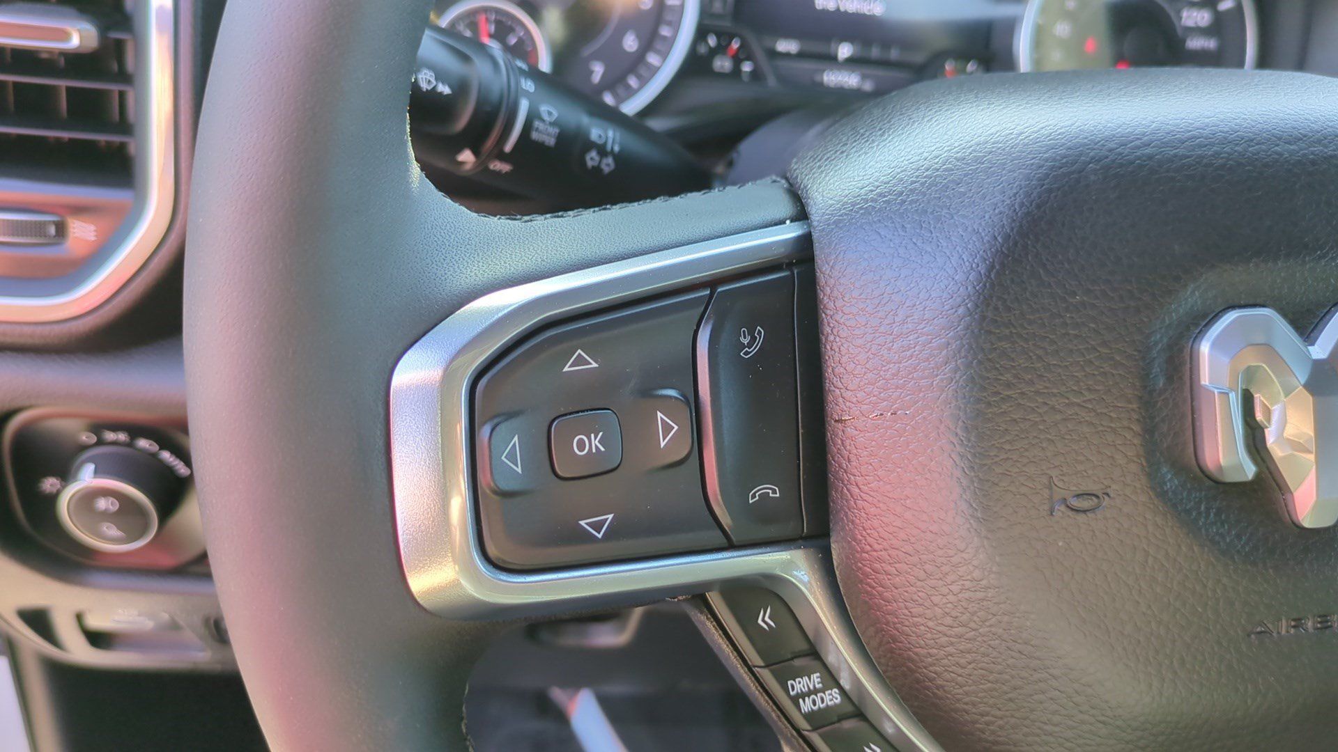 Used 2025 RAM 1500 Laramie w/ Sport Appearance Package AWD/4WD image 17