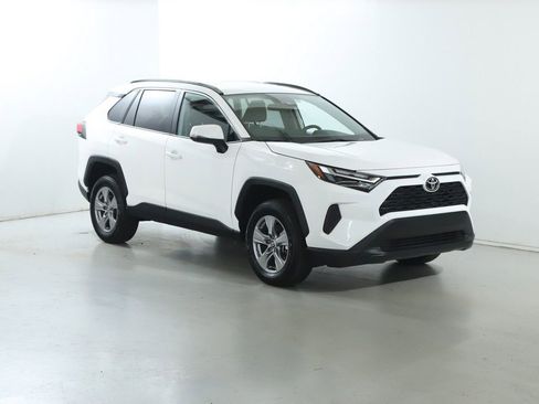 Used 2025 Toyota RAV4 XLE image 9