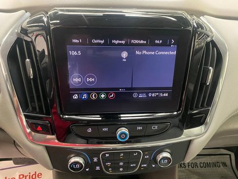 Used 2020 Chevrolet Traverse LT image 32