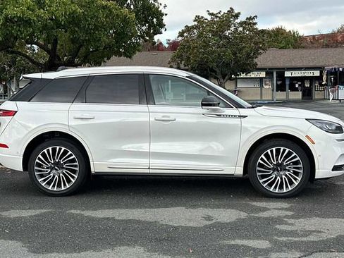 Used 2022 Lincoln Corsair Reserve w/ Equipment Group 201A image 7