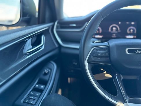 Used 2022 Jeep Grand Cherokee L Laredo w/ Luxury Tech Group I image 8