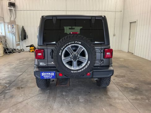 Used 2018 Jeep Wrangler Unlimited Sahara AWD/4WD image 4