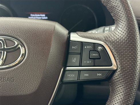 Certified 2022 Toyota Sienna Platinum image 20