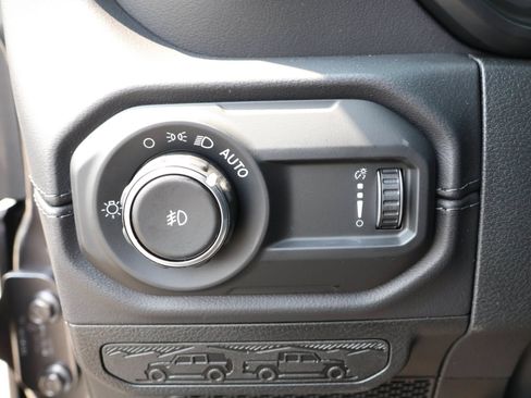 New 2026 Jeep Wrangler Unlimited Sahara AWD/4WD image 29