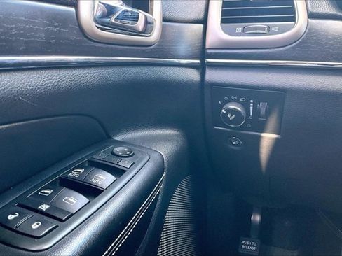 Used 2014 Jeep Grand Cherokee Limited image 16