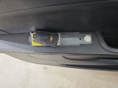 Certified 2017 Chevrolet Equinox LT w/ Convenience Package image 39