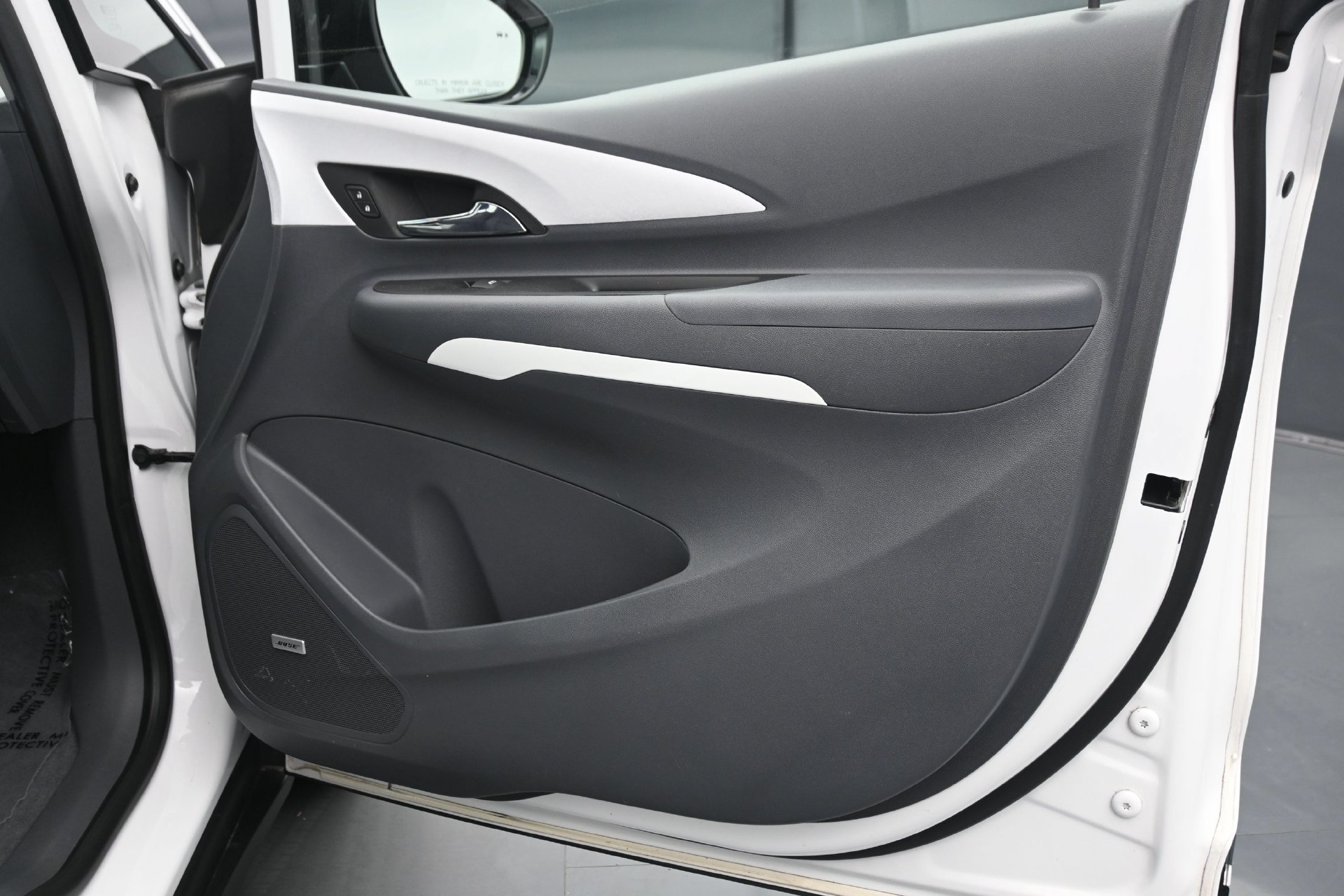 Used 2019 Chevrolet Bolt Premier w/ Infotainment Package FWD image 12