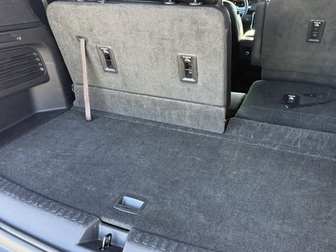 Used 2024 GMC Acadia Elevation image 31