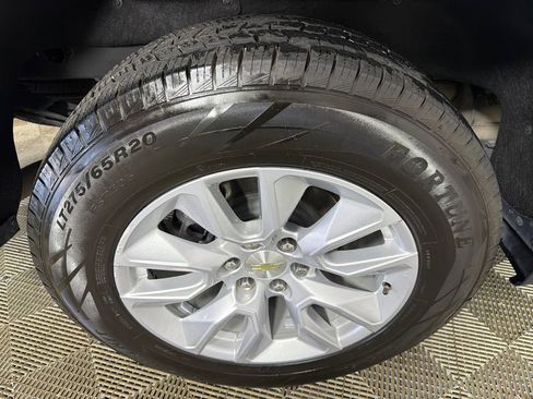 Used 2020 Chevrolet Silverado 1500 Custom w/ Custom Value Package image 17