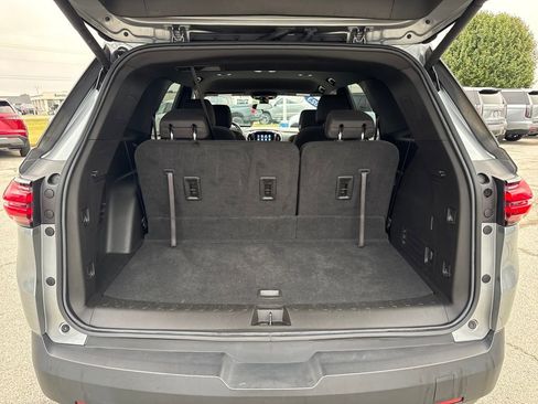 Used 2023 Chevrolet Traverse LT image 6