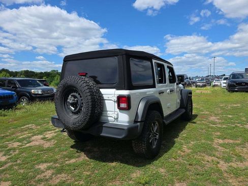 Used 2022 Jeep Wrangler Unlimited Sport AWD/4WD image 3