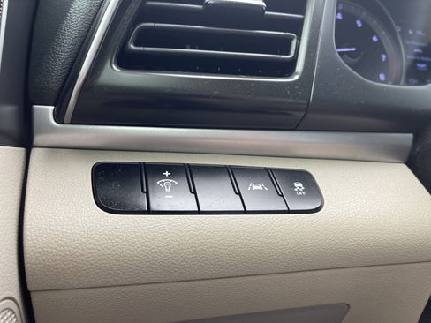 Used 2020 Hyundai Elantra SE FWD image 20
