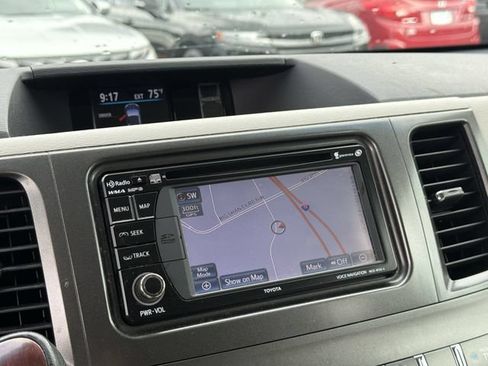 Used 2014 Toyota Sienna XLE FWD image 30