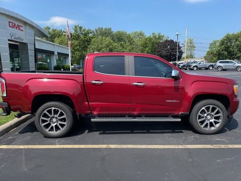Used 2019 GMC Canyon Denali image 9