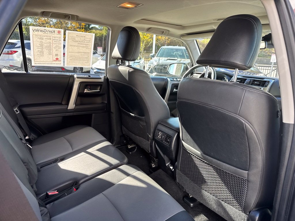 Used 2020 Toyota 4Runner SR5 Premium w/ Moonroof Package AWD/4WD image 33
