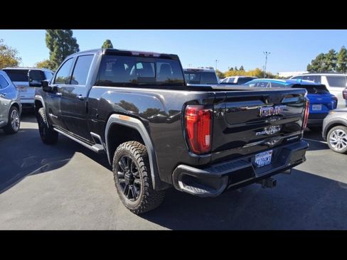 Used 2022 GMC Sierra 2500 Denali w/ Denali Black Diamond Edition image 8