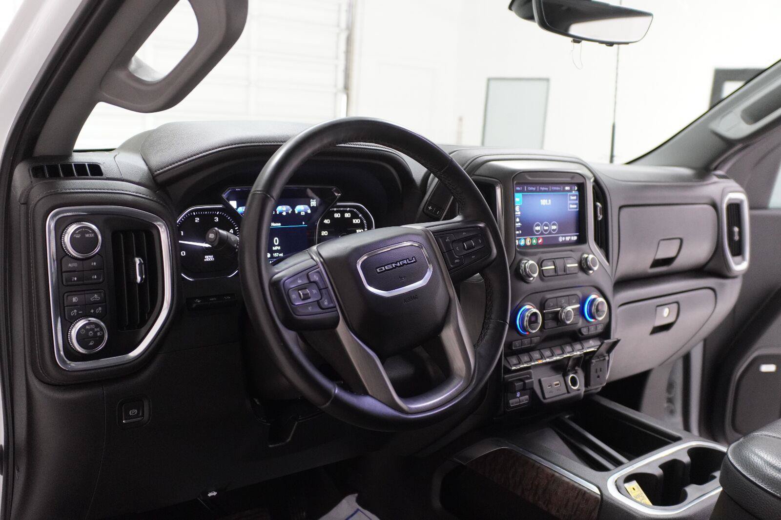 Used 2023 GMC Sierra 2500 Denali w/ Denali Ultimate Package AWD/4WD image 8