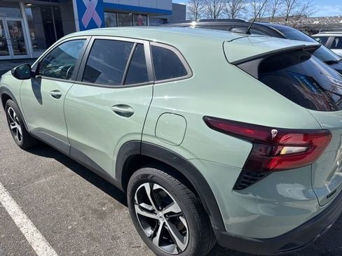 Used 2024 Chevrolet Trax RS w/ Driver Confidence Package image 4