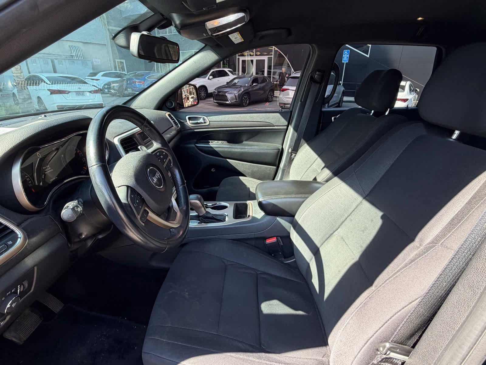Used 2016 Jeep Grand Cherokee Laredo RWD image 6