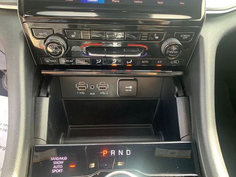 Used 2024 Jeep Grand Cherokee L Limited w/ Black Appearance Package image 25