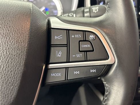 Used 2022 Toyota Highlander XSE FWD image 16