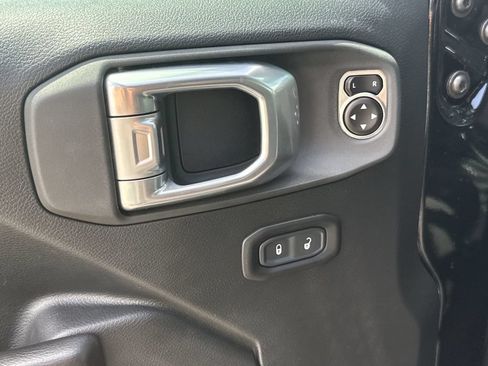 Used 2020 Jeep Wrangler Rubicon AWD/4WD image 11