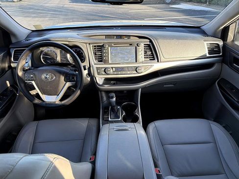 Used 2015 Toyota Highlander XLE image 19