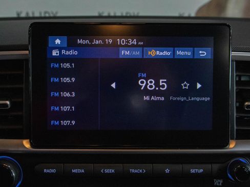 Used 2025 Hyundai Venue SEL image 8