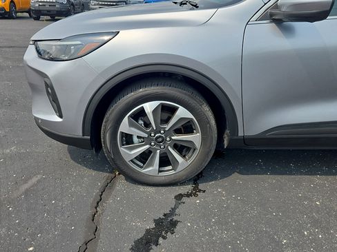 Used 2024 Ford Escape Platinum w/ Class II Trailer Tow Package AWD/4WD image 25