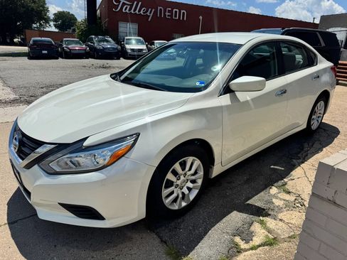 Used 2016 Nissan Altima 2.5 S w/ Power Driver Seat Package FWD image 5