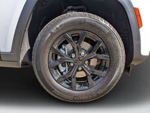 New 2026 Jeep Grand Cherokee Altitude AWD/4WD image 10