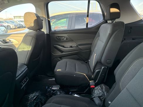 Used 2021 Chevrolet Traverse LT image 5