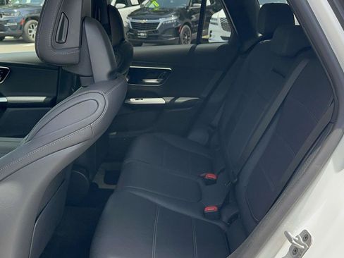 Used 2024 Mercedes-Benz GLC 300 4MATIC image 11