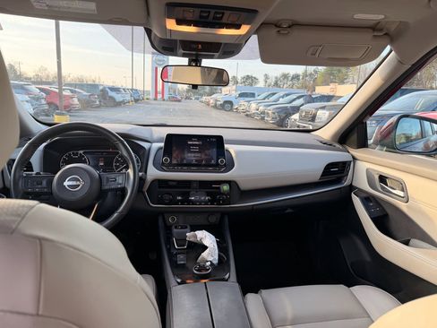 Used 2023 Nissan Rogue SV w/ SV Premium B Package image 8