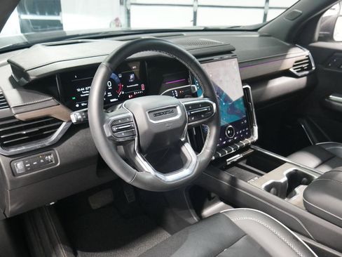 Used 2024 GMC Acadia Denali image 9