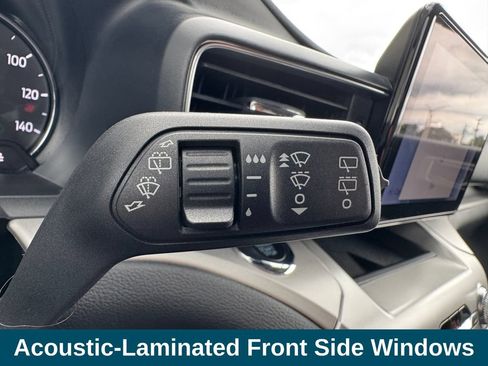 Used 2022 Ford Explorer XLT w/ Equipment Group 202A AWD/4WD image 13