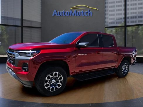 Used 2025 Chevrolet Colorado Z71 w/ Technology Package AWD/4WD image 4