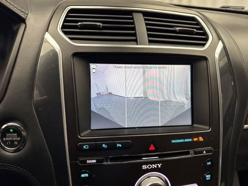 Used 2018 Ford Explorer Platinum image 31