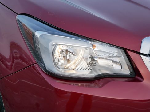 Used 2018 Subaru Forester 2.5i Premium w/ All-Weather Package image 16