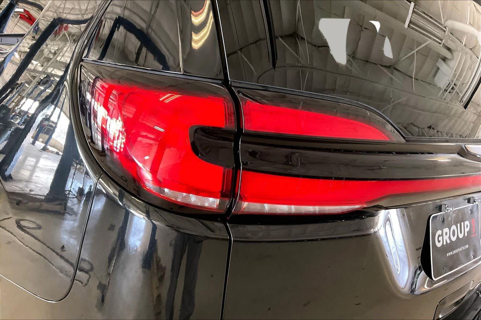 Used 2024 Chrysler Pacifica Touring-L FWD image 25