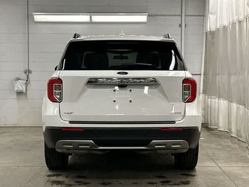 Used 2024 Ford Explorer XLT w/ Equipment Group 202A AWD/4WD image 4