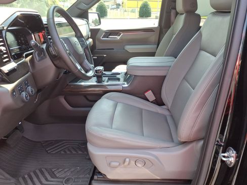 Used 2025 Chevrolet Silverado 1500 LT Trail Boss w/ Convenience Package II AWD/4WD image 10