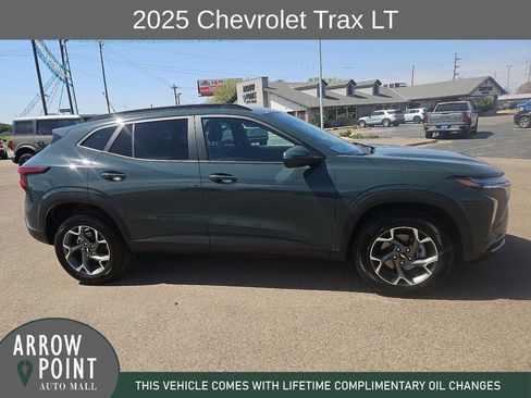 Used 2025 Chevrolet Trax LT image 13