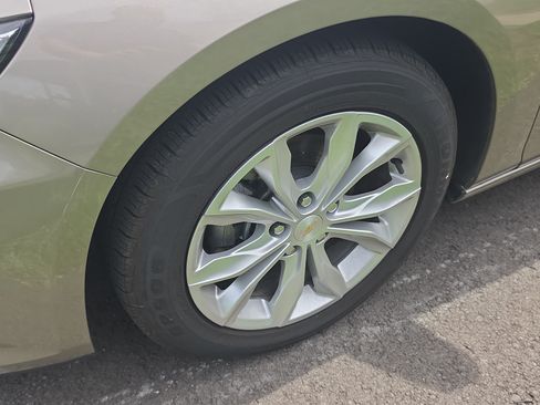 Used 2024 Chevrolet Malibu LT FWD image 11